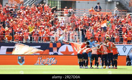 Saitama, Giappone. 3rd maggio, 2023. Omiya Ardija giocatori huddle prima della partita di Lega 2023 J2 tra Omiya Ardija 0-1 FC Machida Zelvia al NACK5 ° Stadio Omiya a Saitama, Giappone, 3 maggio 2023. Credit: Kenzaburo Matsuoka/AFLO/Alamy Live News Foto Stock