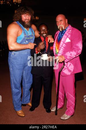 **FILE PHOTO** la superstar Billy Graham è scomparsa. Hillbilly Jim con Garrett Morris e la superstar Billy Graham circa anni '80 credito: Ralph Dominguez/MediaPunch Foto Stock