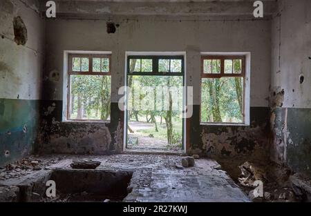 L'ex città termale sovietica di Tskaltubo in Georgia è ora in rovina e i visitatori vengono ad esplorare i suoi edifici abbandonati Foto Stock