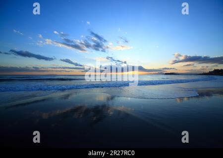 Tramonto e spiaggia di Enoshima Foto Stock