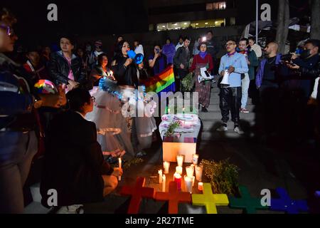 17 maggio 2023 Toluca, Messico : Decine di membri della comunità LGBTTTIQ hanno marciato per le strade del centro città per commemorare la Giornata internazionale contro l'omofobia, la Transfobia e la Bifobia, dove hanno protestato anche affinché il governo statale criminalizzasse il crimine della trasfeminicidi e continuasse le indagini sugli omicidi contro la comunità. Il 17 maggio 2023 a Toluca, Messico. (Credit Image: © Arturo Hernandez/eyepix via ZUMA Press Wire) SOLO PER USO EDITORIALE! Non per USO commerciale! Foto Stock