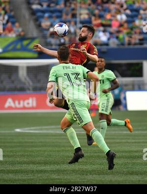 Seattle, Washington, Stati Uniti. 22nd Apr, 2023. Il centrocampista dei Seattle Sounders JoÃ£o Paulo (6) ferma la palla durante la partita di calcio MLS tra l'Austin FC e il Seattle Sounders FC al Lumen Field di Seattle, WA. Steve Faber/CSM/Alamy Live News Foto Stock