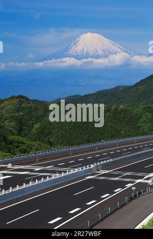 Monte Fuji e la Shin-Tomei Expressway Foto Stock