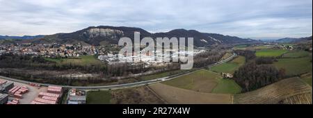 Panorama aereo del drone di Lugagnano in Valle Arda, Piacenza , Emilia Romagna Italia Foto Stock