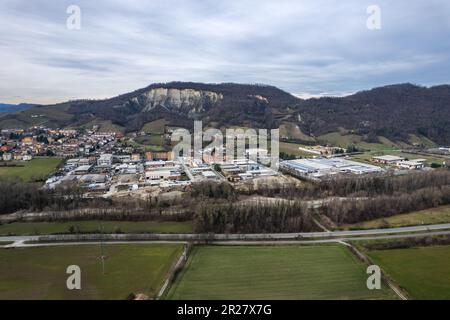 Panorama aereo del drone di Lugagnano in Valle Arda, Piacenza , Emilia Romagna Italia Foto Stock