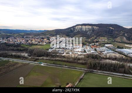 Panorama aereo del drone di Lugagnano in Valle Arda, Piacenza , Emilia Romagna Italia Foto Stock
