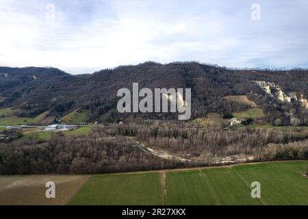 Panorama aereo del drone di Lugagnano in Valle Arda, Piacenza , Emilia Romagna Italia Foto Stock