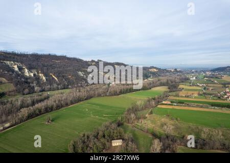 Panorama aereo del drone di Lugagnano in Valle Arda, Piacenza , Emilia Romagna Italia Foto Stock