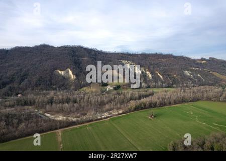 Panorama aereo del drone di Lugagnano in Valle Arda, Piacenza , Emilia Romagna Italia Foto Stock