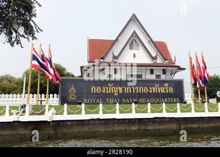 Royal Thai Navy quartier generale sulle rive del fiume Chao Phraya a Bangkok, Thailandia. Foto Stock