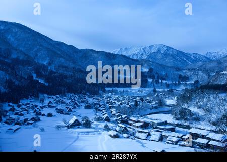 Shiragawago villaggio coperto di neve Foto Stock