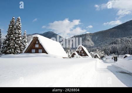 Shiragawago villaggio coperto di neve Foto Stock