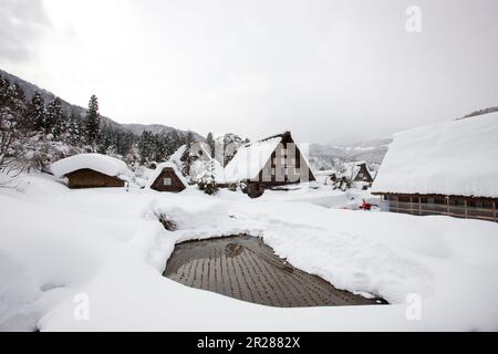 Shiragawago villaggio coperto di neve Foto Stock