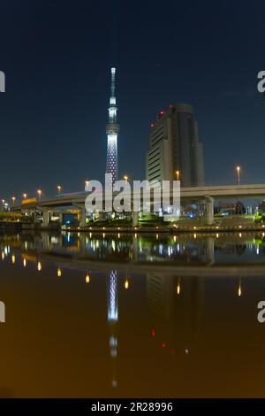 Tokyo Skytree illuminato Foto Stock