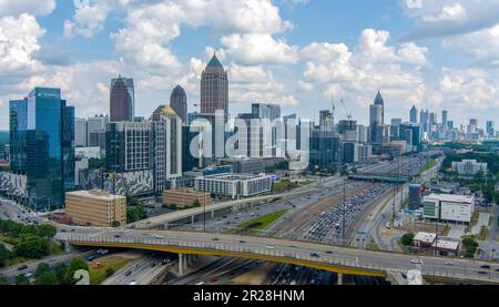 Lo skyline del centro di Atlanta, Georgia, in una giornata di sole a maggio Foto Stock