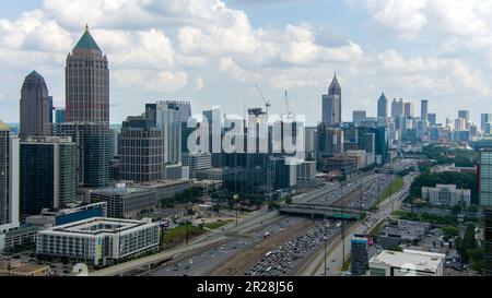 Lo skyline del centro di Atlanta, Georgia, in una giornata di sole a maggio Foto Stock