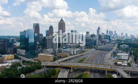 Lo skyline del centro di Atlanta, Georgia, in una giornata di sole a maggio Foto Stock