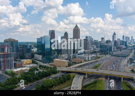 Lo skyline del centro di Atlanta, Georgia, in una giornata di sole a maggio Foto Stock