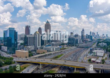 Lo skyline del centro di Atlanta, Georgia, in una giornata di sole a maggio Foto Stock
