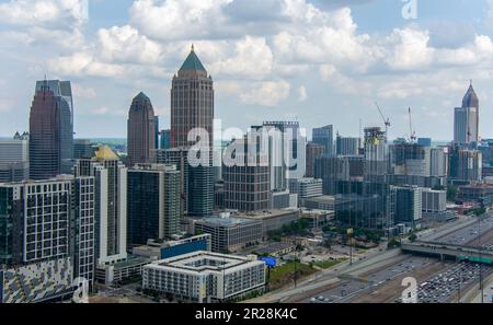 Lo skyline del centro di Atlanta, Georgia, in una giornata di sole a maggio Foto Stock