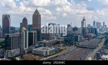 Lo skyline del centro di Atlanta, Georgia, in una giornata di sole a maggio Foto Stock