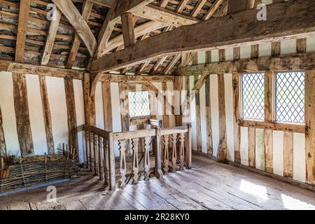 L'interno della storia superiore del tardo 15th ° secolo con cornice in legno gatehouse a Lower Brockhampton Manor House vicino a Bromyard, Herefordshire, Regno Unito Foto Stock