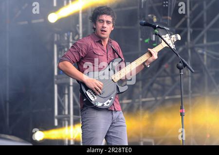 Milano Italia 2012-07-05 : Chris Batten bassista di Enter Shikari concerto dal vivo all'Heineken Jammin Festival 2012 Foto Stock