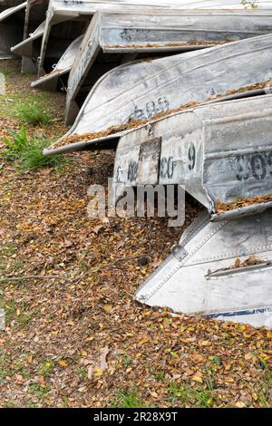 Barche impilate al Lago Casitas, Ventura, California Foto Stock