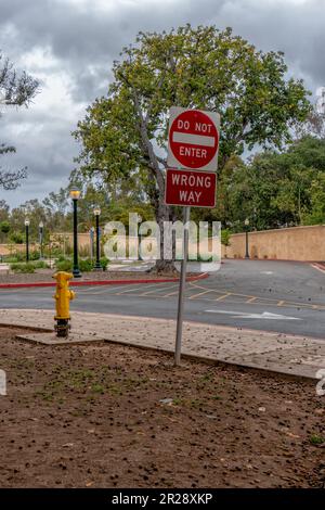 Non entrare nel parco e seguire le indicazioni sbagliate Foto Stock