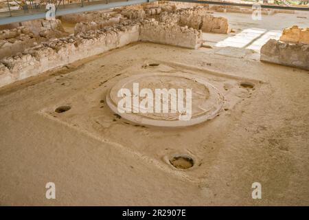 Sala del Trono al Palazzo del Nestore, civiltà micenea, vicino alla città di Pilo e villaggio di Chora (Hora), Peloponneso, Grecia Foto Stock