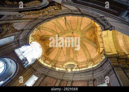 Chiesa e torre di Los Clérigos a Porto Foto Stock