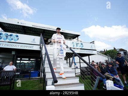 Ollie Robinson di Sussex si mette in campo il giorno uno della partita del LV= Insurance County Championship al Central County Ground 1st, Hove. Data immagine: Giovedì 18 maggio 2023. Foto Stock