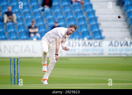 Sussex's Ollie Robinson bowling il primo giorno della partita LV= Insurance County Championship al Central County Ground 1st, Hove. Data immagine: Giovedì 18 maggio 2023. Foto Stock