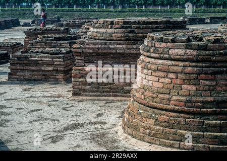 12 19 2014 Vintage Kutagarshala strutture in mattoni a Vaishali Bihar India sito buddista Foto Stock