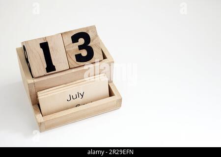 Calendario perpetuo in legno che mostra il 13th luglio Foto Stock