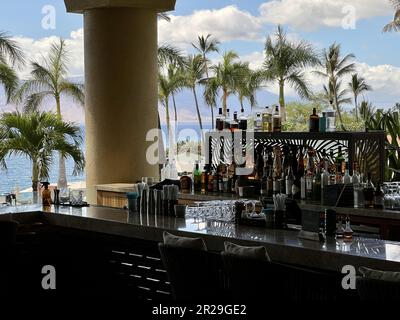 Stati Uniti. 29th luglio, 2022. Lobby Lounge, un'area bar che si affaccia su Wailea Beach presso il Four Seasons Resort Maui a Wailea, un hotel di lusso a Kihei, Hawaii sull'isola di Maui, il 29 luglio 2022. Foto gentilmente concessa da Sftm. (Foto di Gado/Sipa USA) Credit: Sipa USA/Alamy Live News Foto Stock