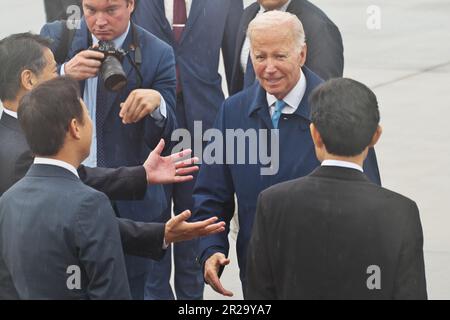 Iwakuni, Giappone. 18th maggio, 2023. STATI UNITI Il presidente Joe Biden arriva negli Stati Uniti Marine Corps Air Station Iwakuni parteciperà al summit di Hiroshima del G7 a Iwakuni, prefettura di Yamaguchi, Giappone, giovedì 18 maggio 2023. Foto di Keizo Mori/UPI Credit: UPI/Alamy Live News Foto Stock