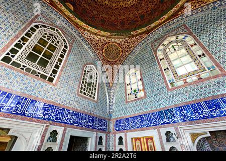 Istanbul Turchia. Palazzo Topkapi. Pareti decorate nel Harem Foto Stock