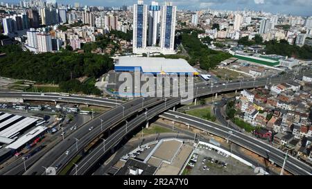 salvador, bahia, brasile - 17 maggio 2023: Vista aerea della regione di Rotula do Abacaxi nella città di Salvador. Foto Stock