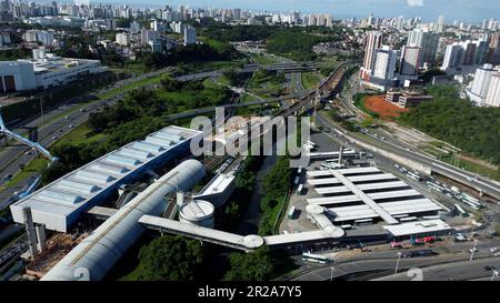 salvador, bahia, brasile - 17 maggio 2023: Vista aerea della regione di Rotula do Abacaxi nella città di Salvador. Foto Stock