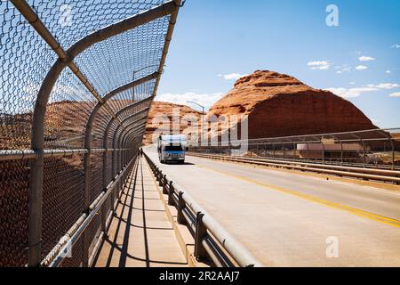 Glen Canyon Bridge sul fiume Colorado e Glen Canyon Dam; Page; Arizona; USA Foto Stock