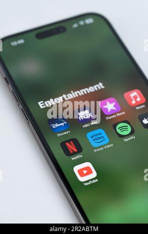 New york, USA - 14 maggio 2023: App di intrattenimento sul menu iphone primo piano sullo schermo dello smartphone Foto Stock