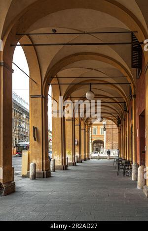 I caratteristici portici rinascimentali della città di Reggio Emilia. Reggio Emilia, Emilia Romagna, Italia, Europa Foto Stock