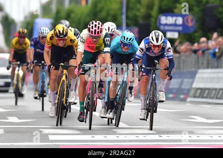 Rivoli, Italia. 18th maggio, 2023. Rivoli, Rivoli, Italia, 18 maggio 2023, Gruppo inseguitori - Stage 12 giro d'Italia 2023 durante il 12° stage - Bra - Rivoli - giro d'Italia Credit: Live Media Publishing Group/Alamy Live News Foto Stock