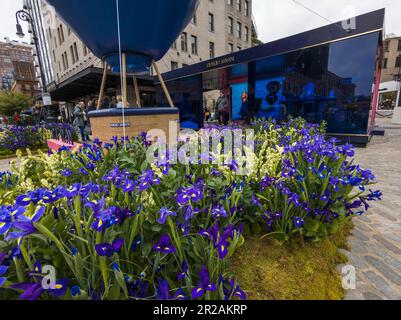 Attivazione del marchio per il profumo Giorgio Armani ÒMy WayÓ prima del MotherÕs giorno a Gansevoort Plaza nel quartiere Meatpacking di New York Venerdì 28 aprile 2023. (© Richard B. Levine) Foto Stock