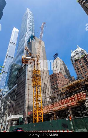 Costruzione su BillionaireÕs Row, una collezione di residenze super-alte per i ricchi uber principalmente sulla West 57th Street a New York Domenica, 7 maggio 2023. (© Richard B. Levine) Foto Stock