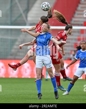 Liegi, Belgio. 18th maggio, 2023. Laura Miller di Femina Standard, Lisa Petry di Genk Ladies e Lea Cordier di Femina Standard combattono per la palla durante la partita tra Standard Femina de Liege e KRC Genk Ladies, la finale della Coppa Belga, a Liegi, giovedì 18 maggio 2023. BELGA PHOTO DAVID CATRY Credit: Belga News Agency/Alamy Live News Foto Stock