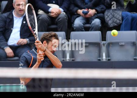 18th maggio 2023; Foro Italico, Roma, Italia: ATP 1000 Masters Roma, Day 11; Daniil Medvedev durante la partita contro Yannick Hanfmann Foto Stock