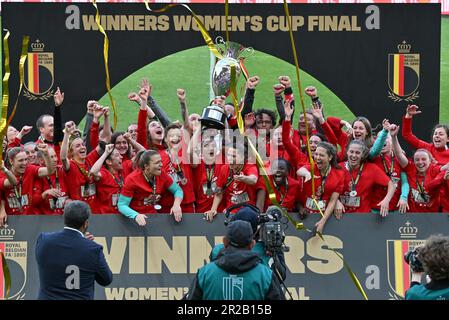 Liegi, Belgio. 18th maggio, 2023. I giocatori di Standard Femina festeggiano dopo aver vinto la partita tra Standard Femina de Liege e KRC Genk Ladies, la finale della Coppa Belga, a Liegi, giovedì 18 maggio 2023. BELGA PHOTO DAVID CATRY Credit: Belga News Agency/Alamy Live News Foto Stock