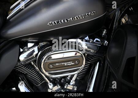 Primo piano di una motocicletta Harley Davidson 'Screaming Eagle' in edizione speciale sull'Etna, Sicilia Italia. Foto Stock